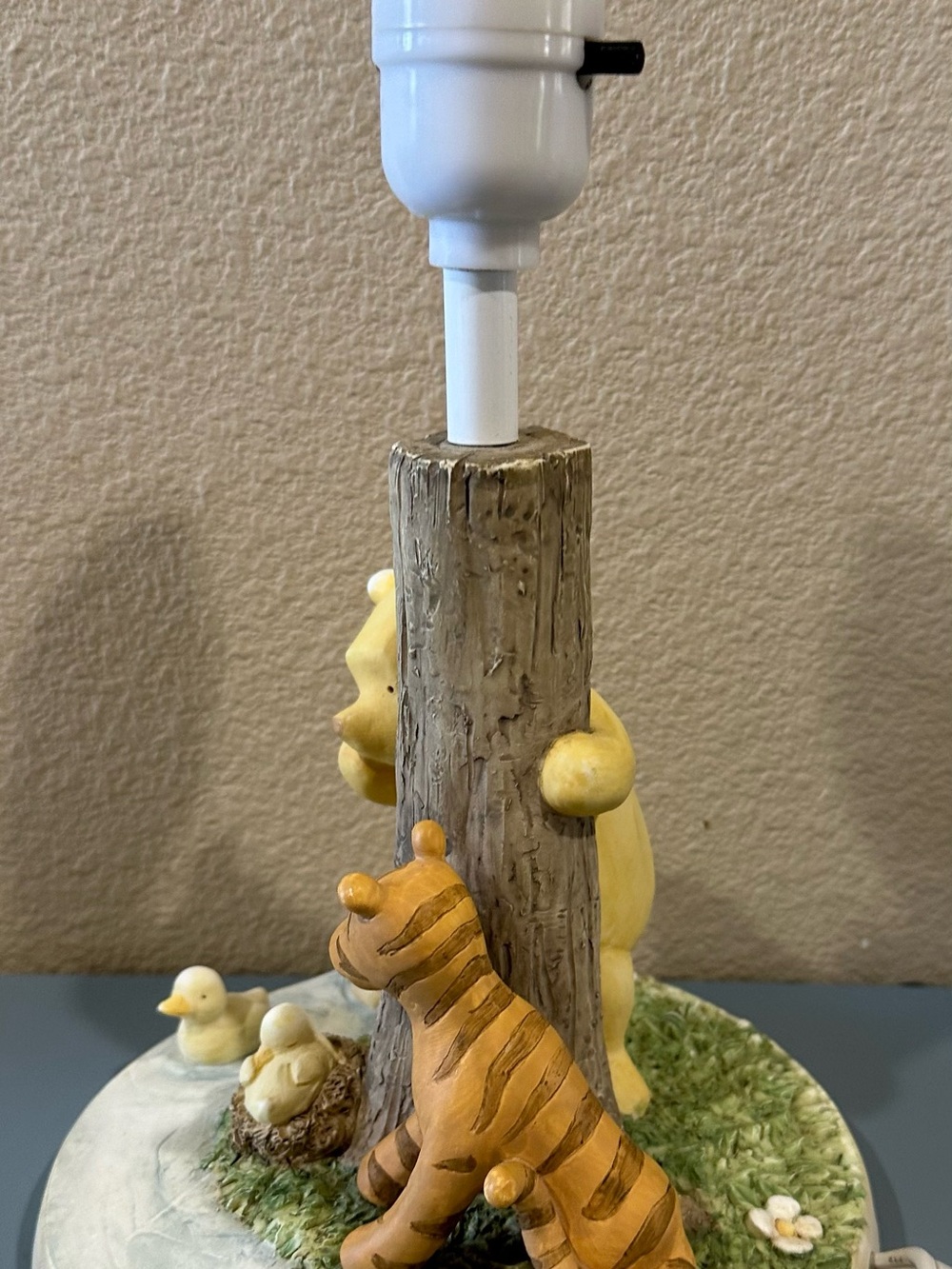 Vintage Classic Winnie the Pooh nursery light lamp - Picture 4 of 9
